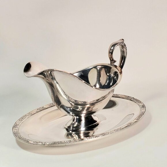 Rogers & Bro. Silver-Plated Gravy Boat with Attached Underplate Primrose Pattern - Picture 4 of 8